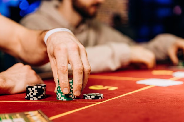 Live European Roulette wheel and dealer at rtp waktogel studio